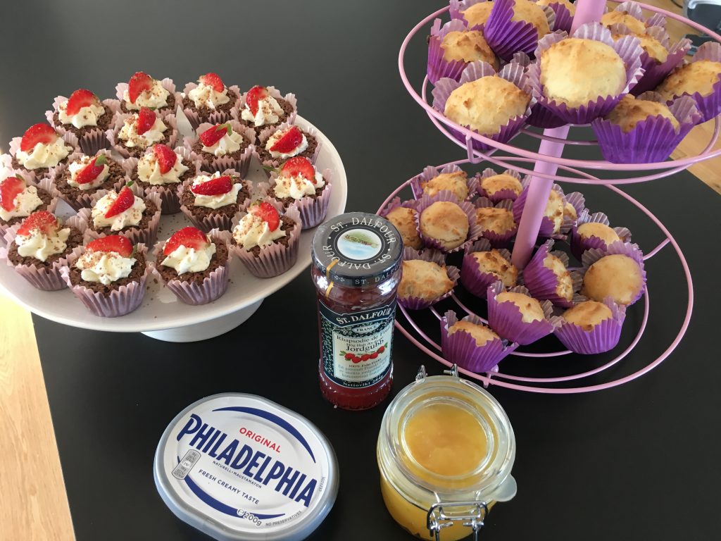 scones och kladdkaksmuffins