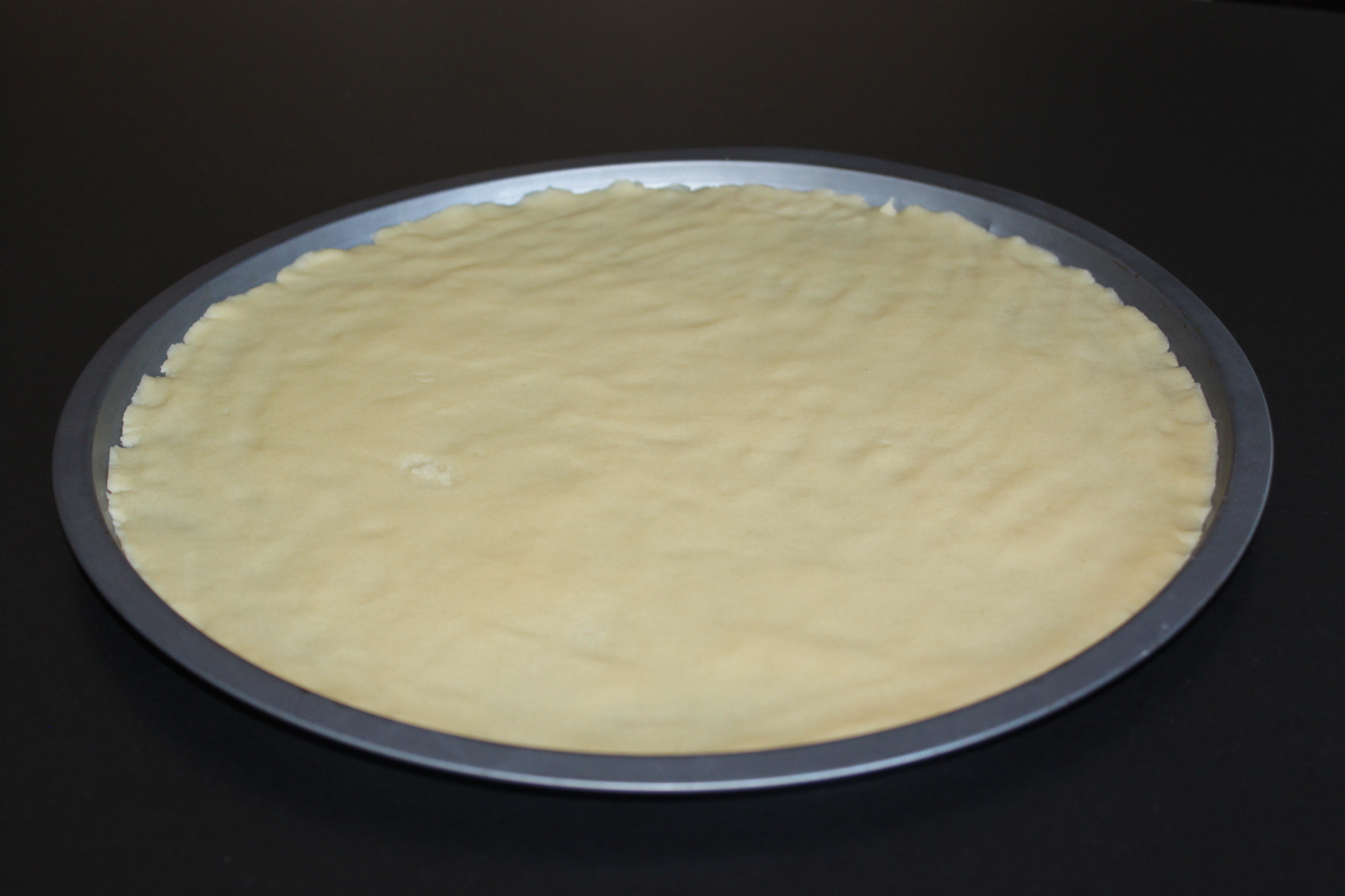 Kavla eller tryck ut mördegen.